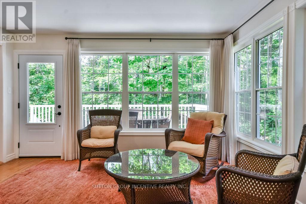 Photo 17 of 33 Alpine Way, Oromedonte ON