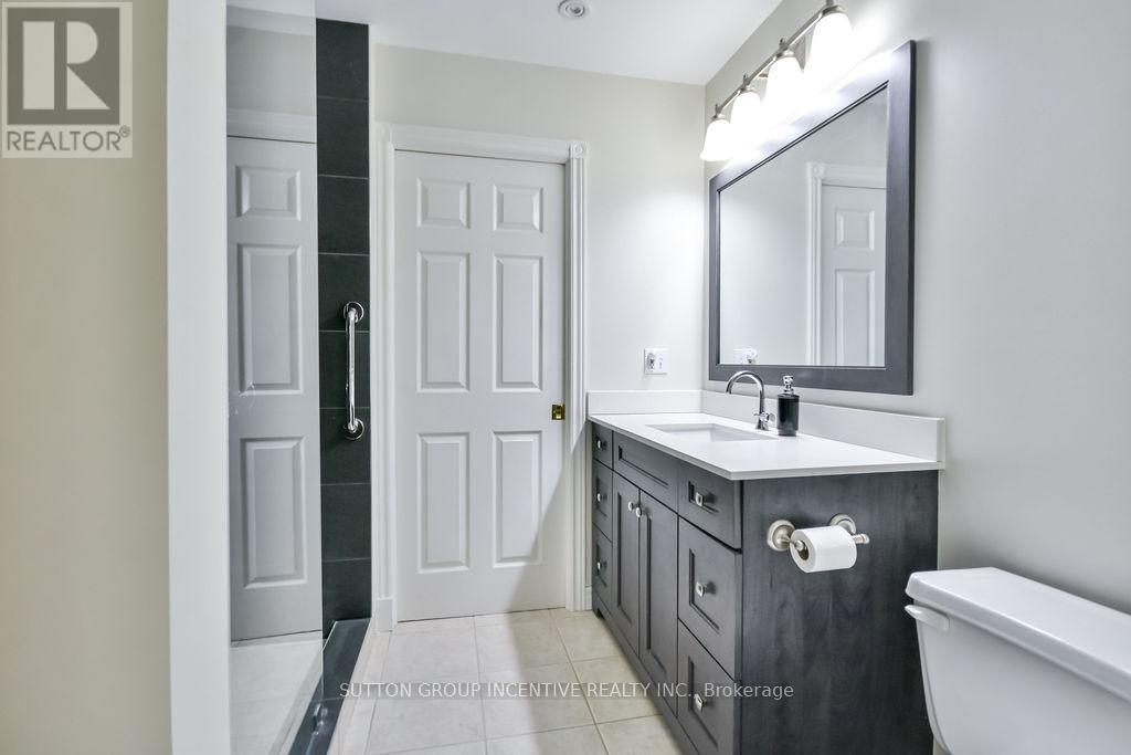 Photo 23 of 33 Alpine Way, Oromedonte ON