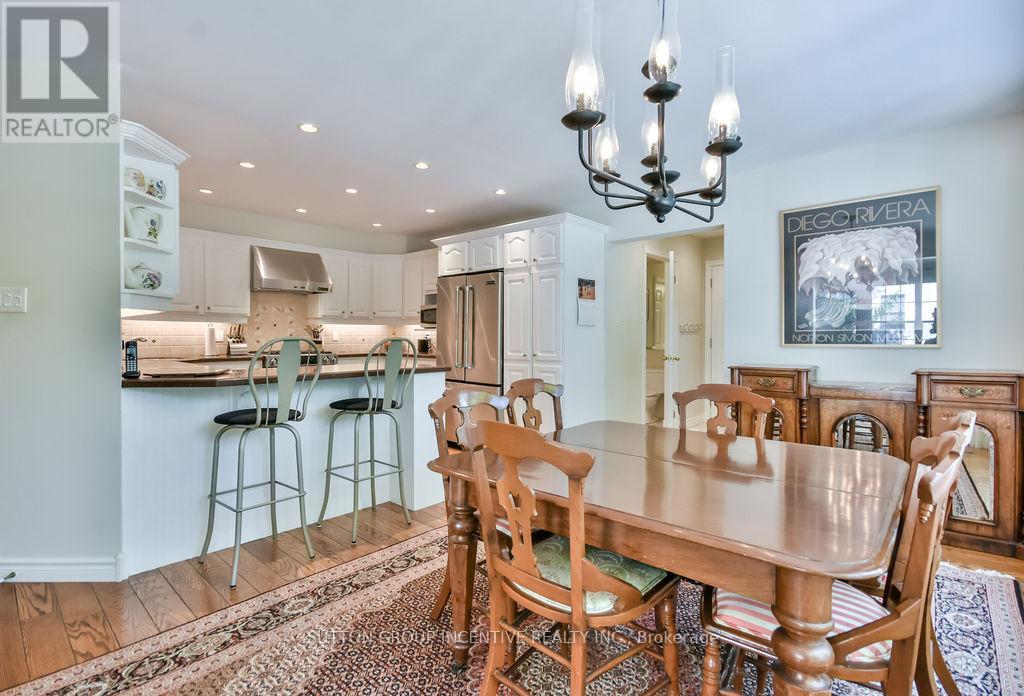Photo 26 of 33 Alpine Way, Oromedonte ON