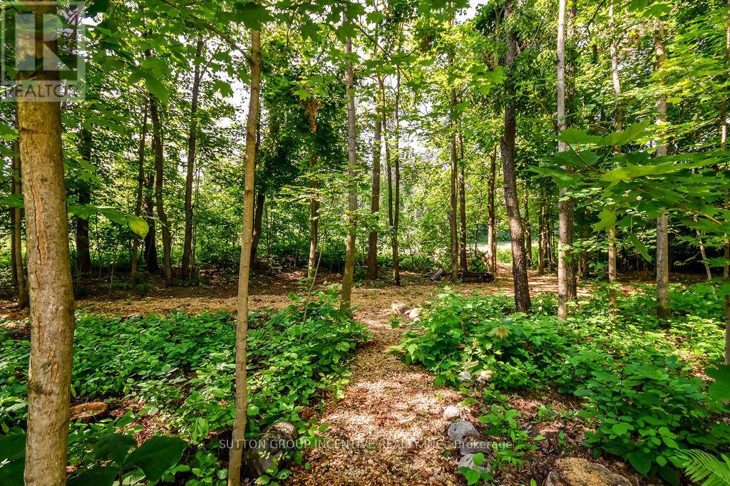 Photo 34 of 33 Alpine Way, Oromedonte ON