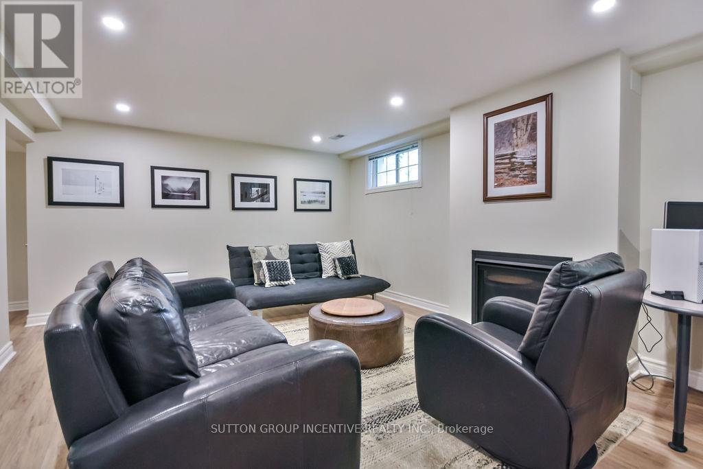 Photo 29 of 33 Alpine Way, Oromedonte ON