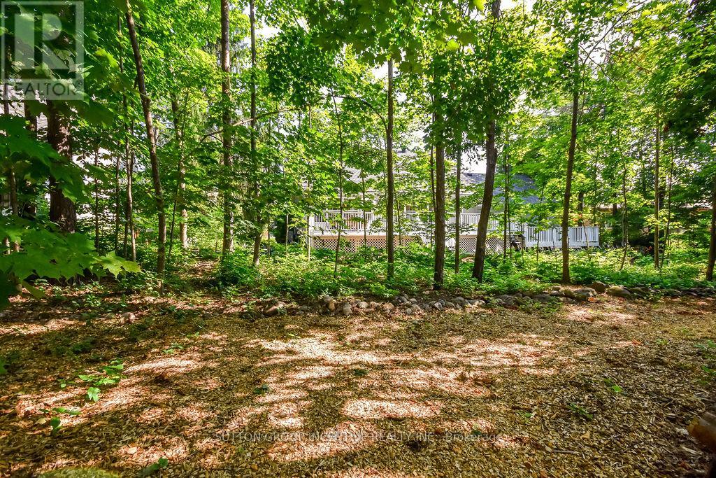 Photo 12 of 33 Alpine Way, Oromedonte ON