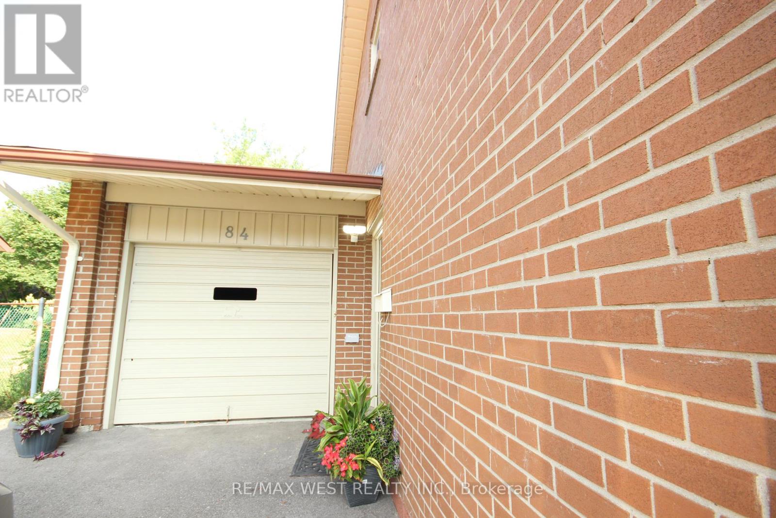 Photo 7 of 84 Orpington Crescent, Toronto ON