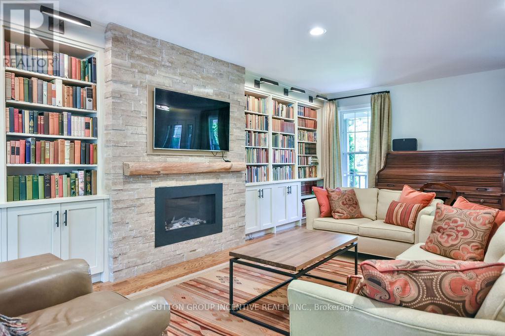 Photo 36 of 33 Alpine Way, Oromedonte ON