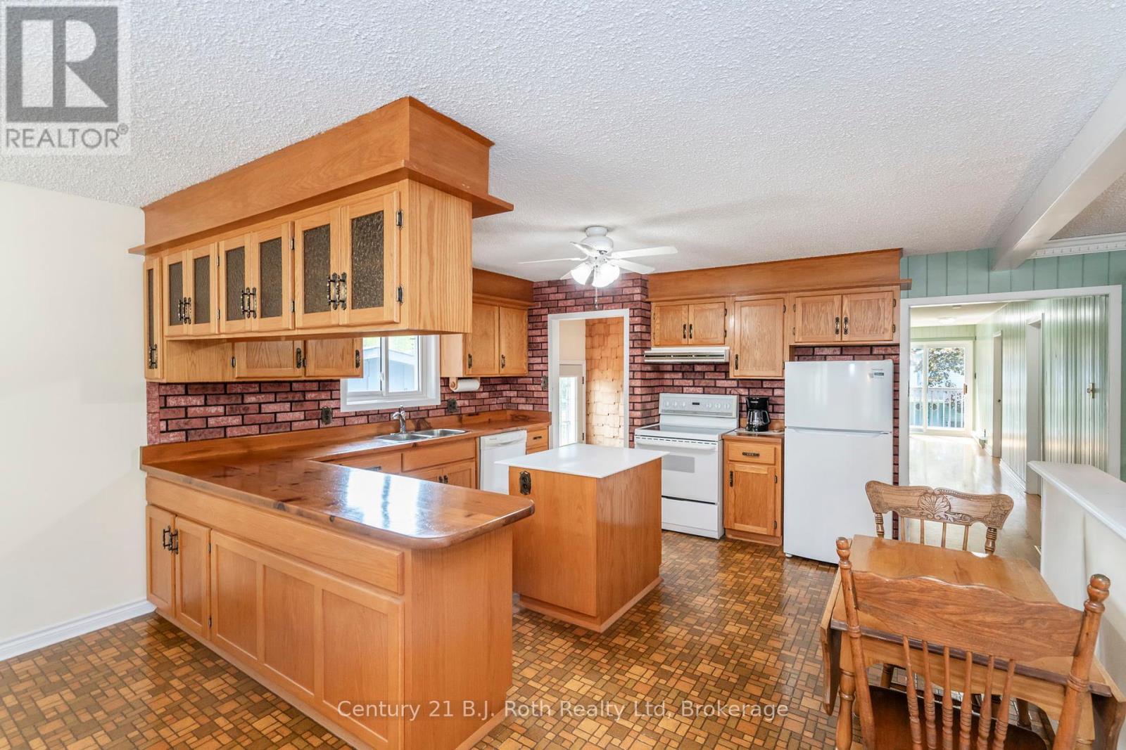 Photo 12 of 56 Fox Street, Penetanguishene ON