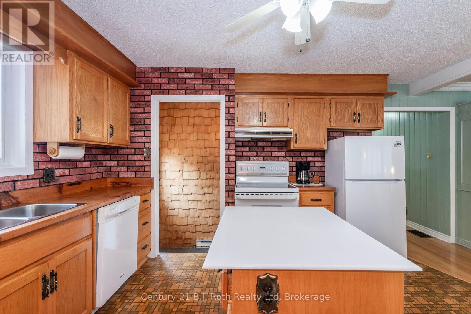 Photo 13 of 56 Fox Street, Penetanguishene ON