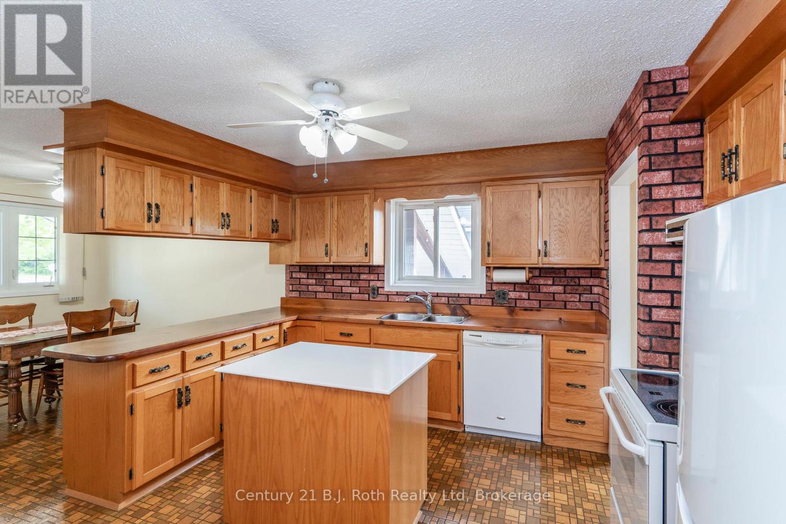 Photo 15 of 56 Fox Street, Penetanguishene ON