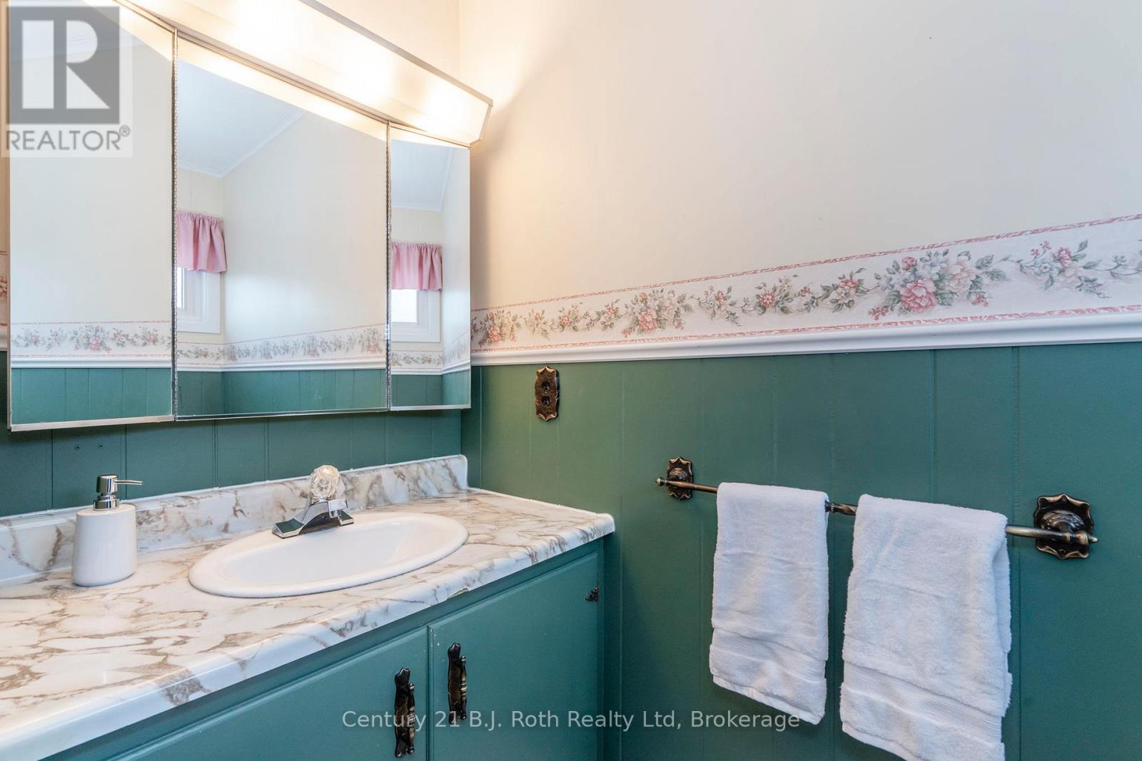 Photo 23 of 56 Fox Street, Penetanguishene ON