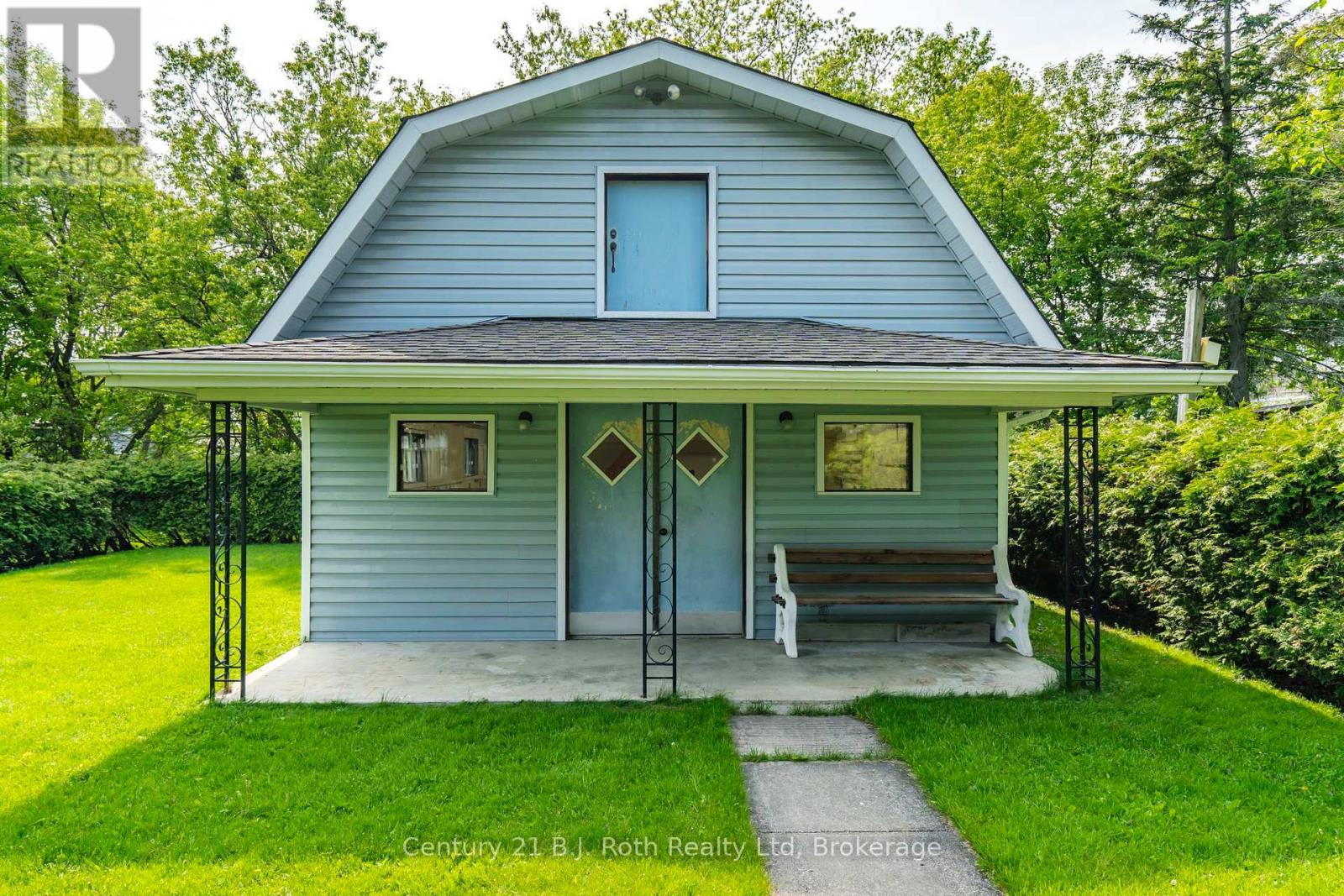 Photo 3 of 56 Fox Street, Penetanguishene ON