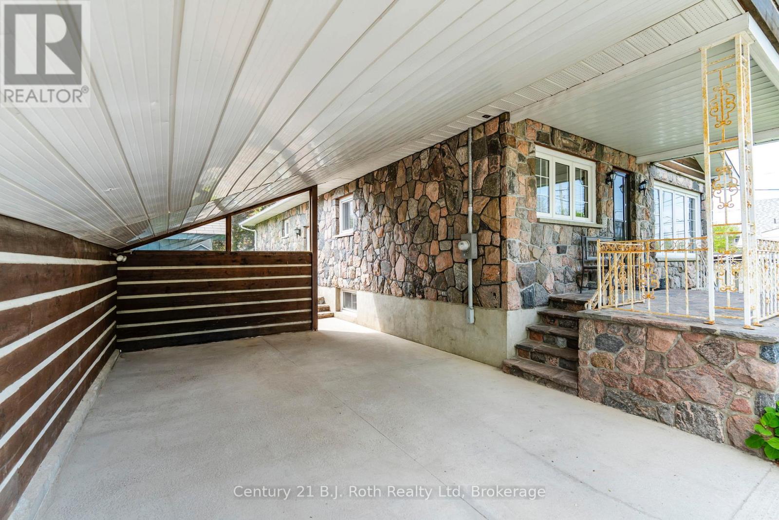 Photo 8 of 56 Fox Street, Penetanguishene ON