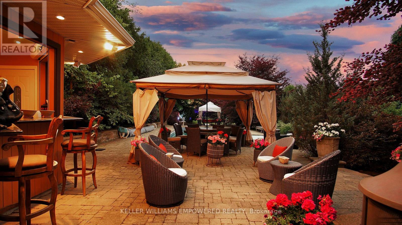 Photo 10 of 788 Woodland Acres Crescent, Vaughan ON