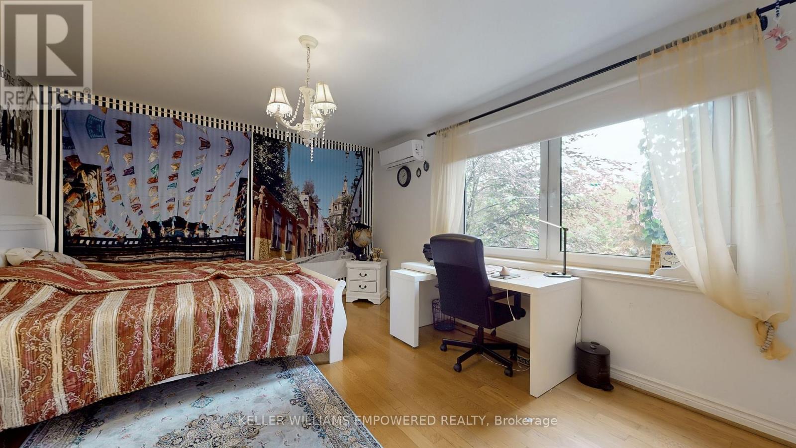 Photo 13 of 788 Woodland Acres Crescent, Vaughan ON