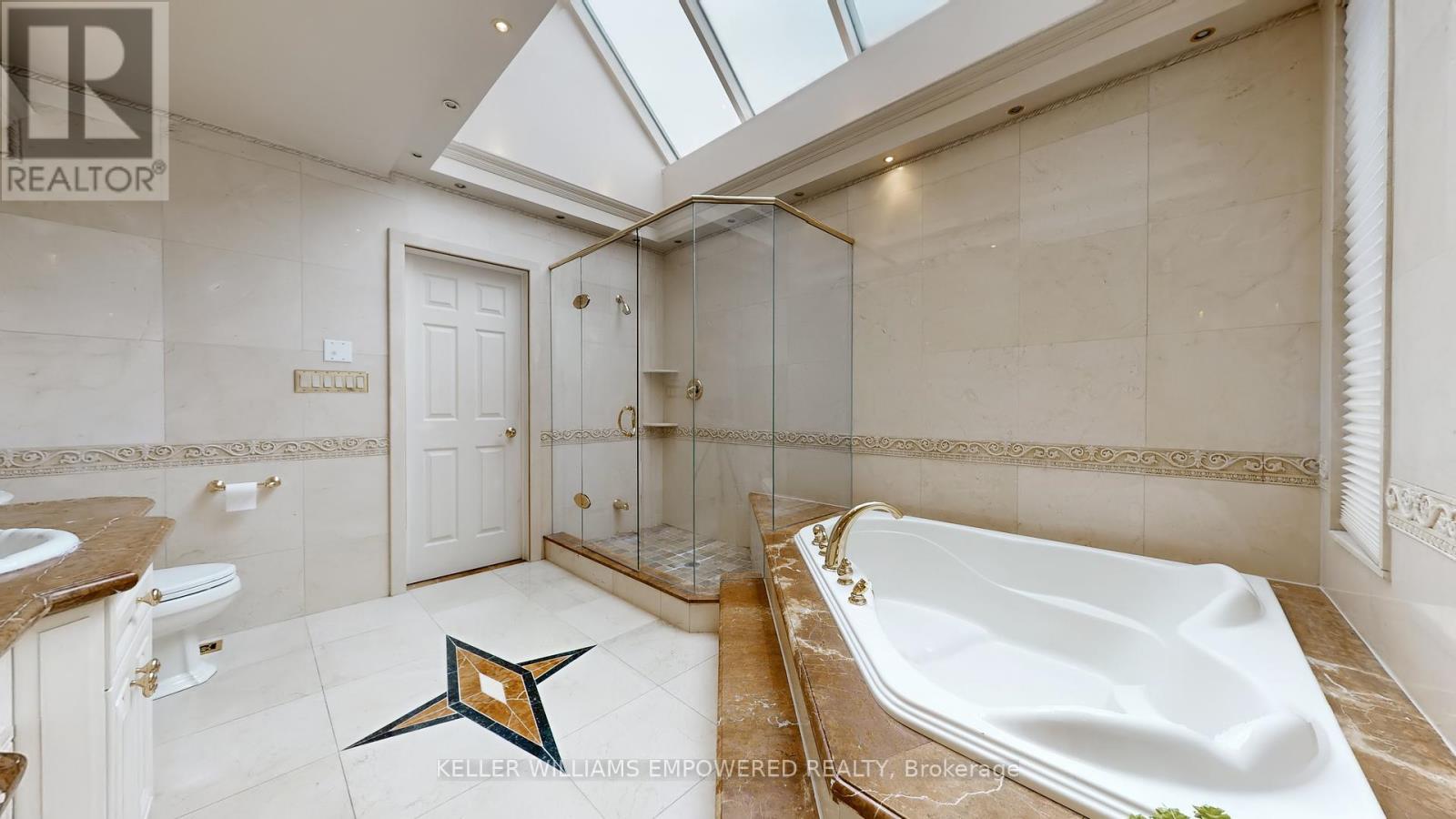 Photo 9 of 788 Woodland Acres Crescent, Vaughan ON