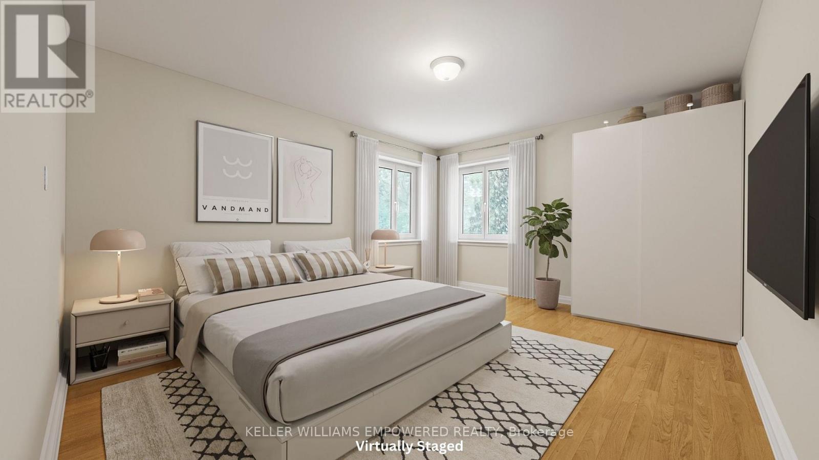 Photo 3 of 788 Woodland Acres Crescent, Vaughan ON