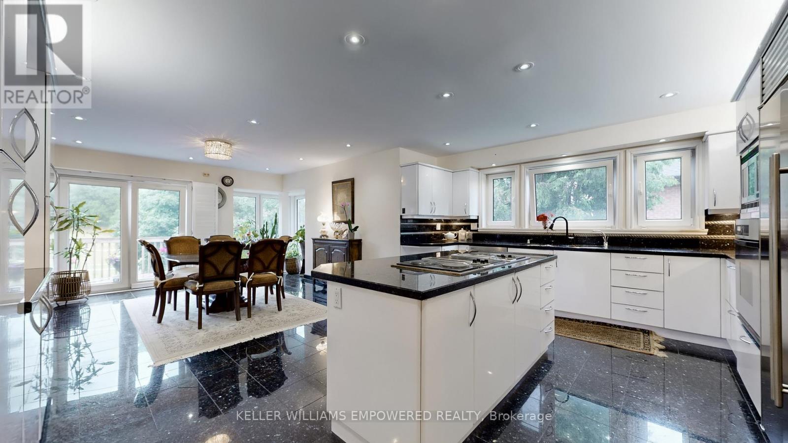Photo 16 of 788 Woodland Acres Crescent, Vaughan ON