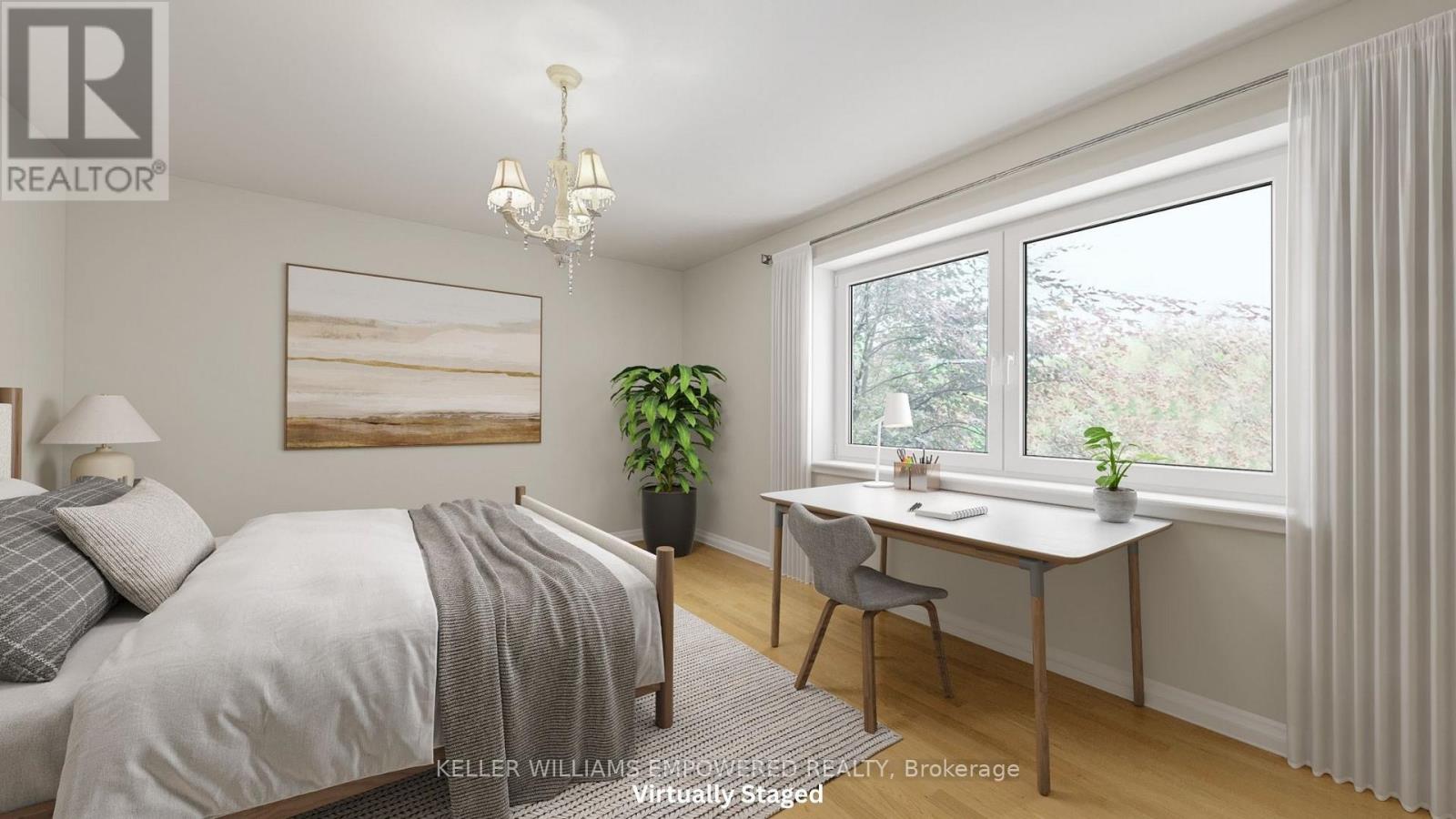 Photo 2 of 788 Woodland Acres Crescent, Vaughan ON