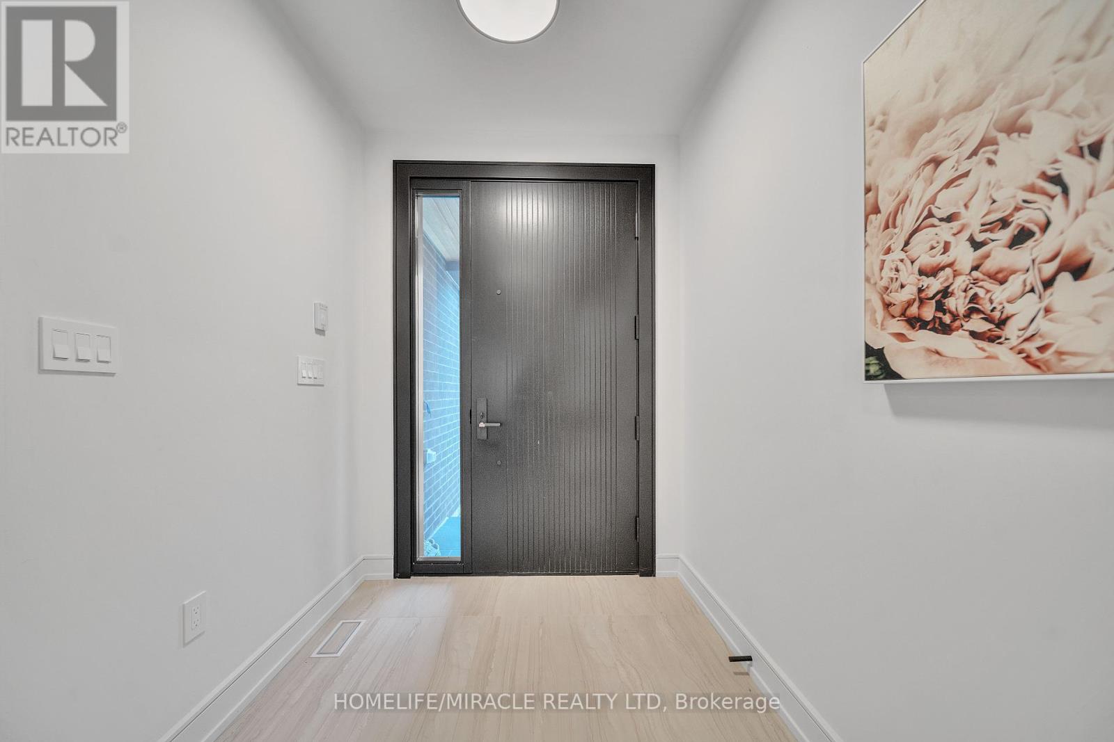 Photo 13 of 853 Tenth Street, Mississauga ON