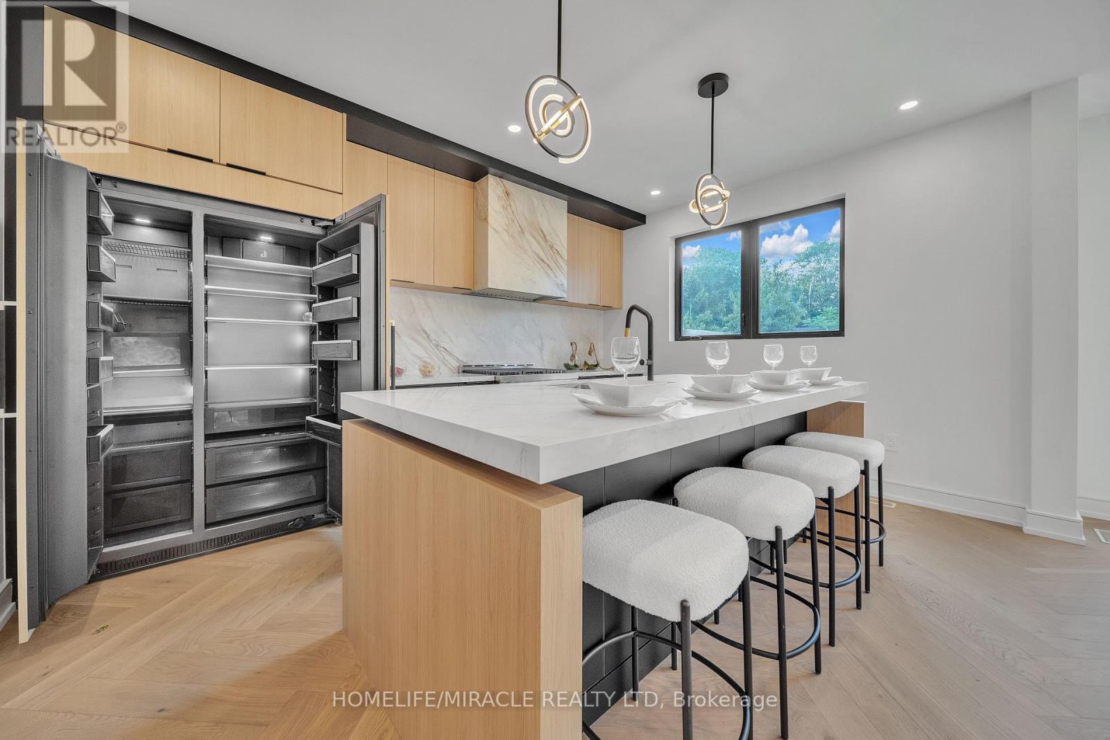 Photo 15 of 853 Tenth Street, Mississauga ON