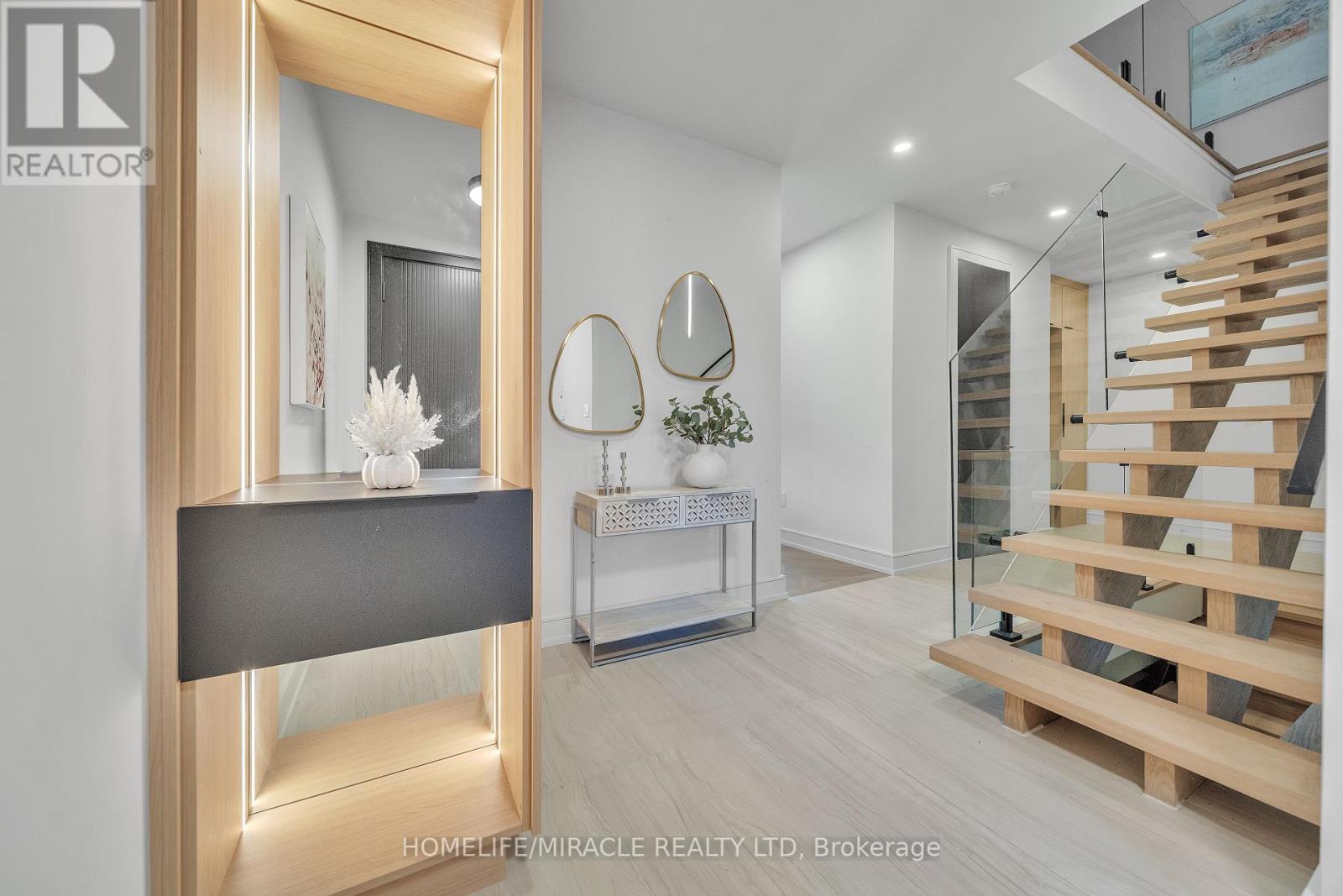 Photo 14 of 853 Tenth Street, Mississauga ON