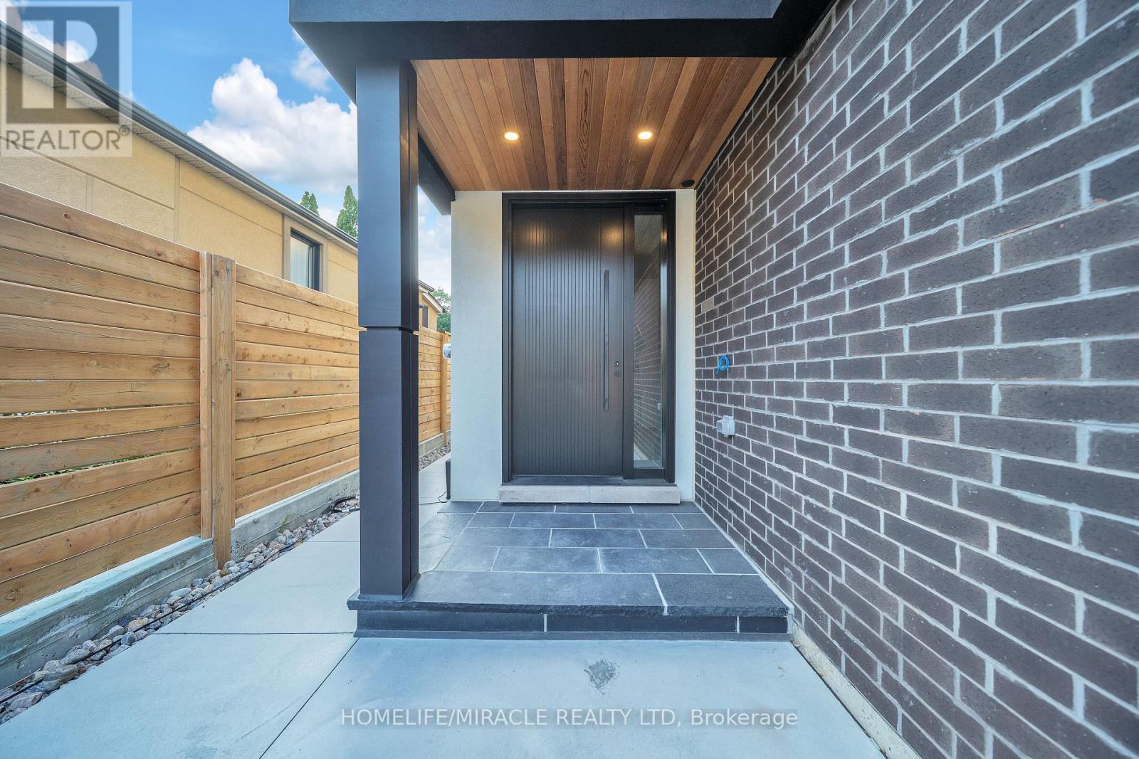 Photo 12 of 853 Tenth Street, Mississauga ON