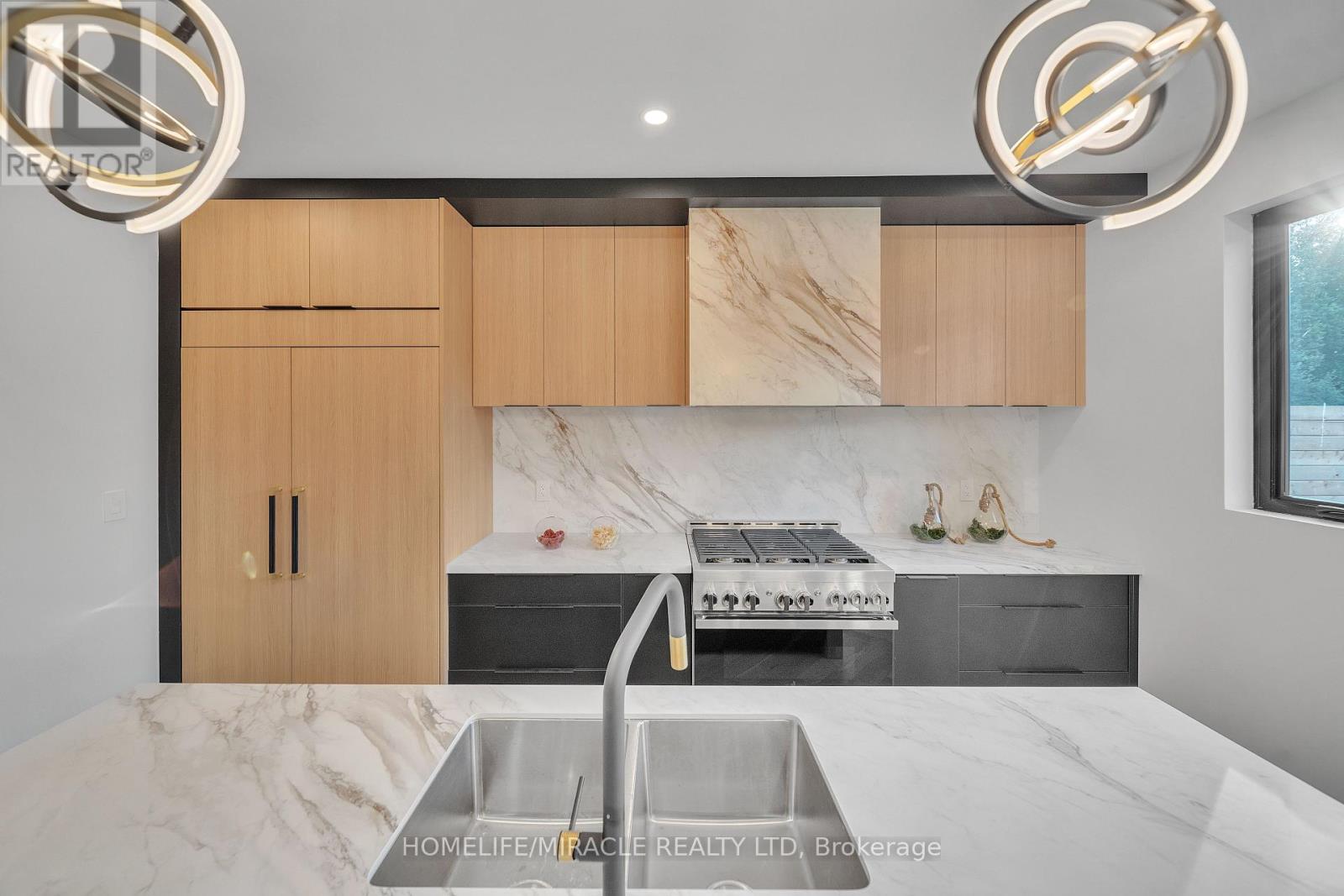 Photo 22 of 853 Tenth Street, Mississauga ON