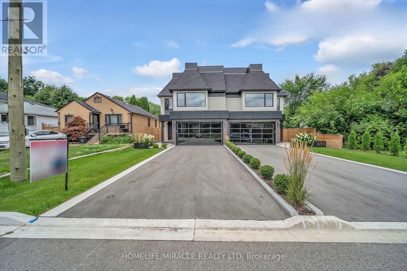 Photo 3 of 853 Tenth Street, Mississauga ON