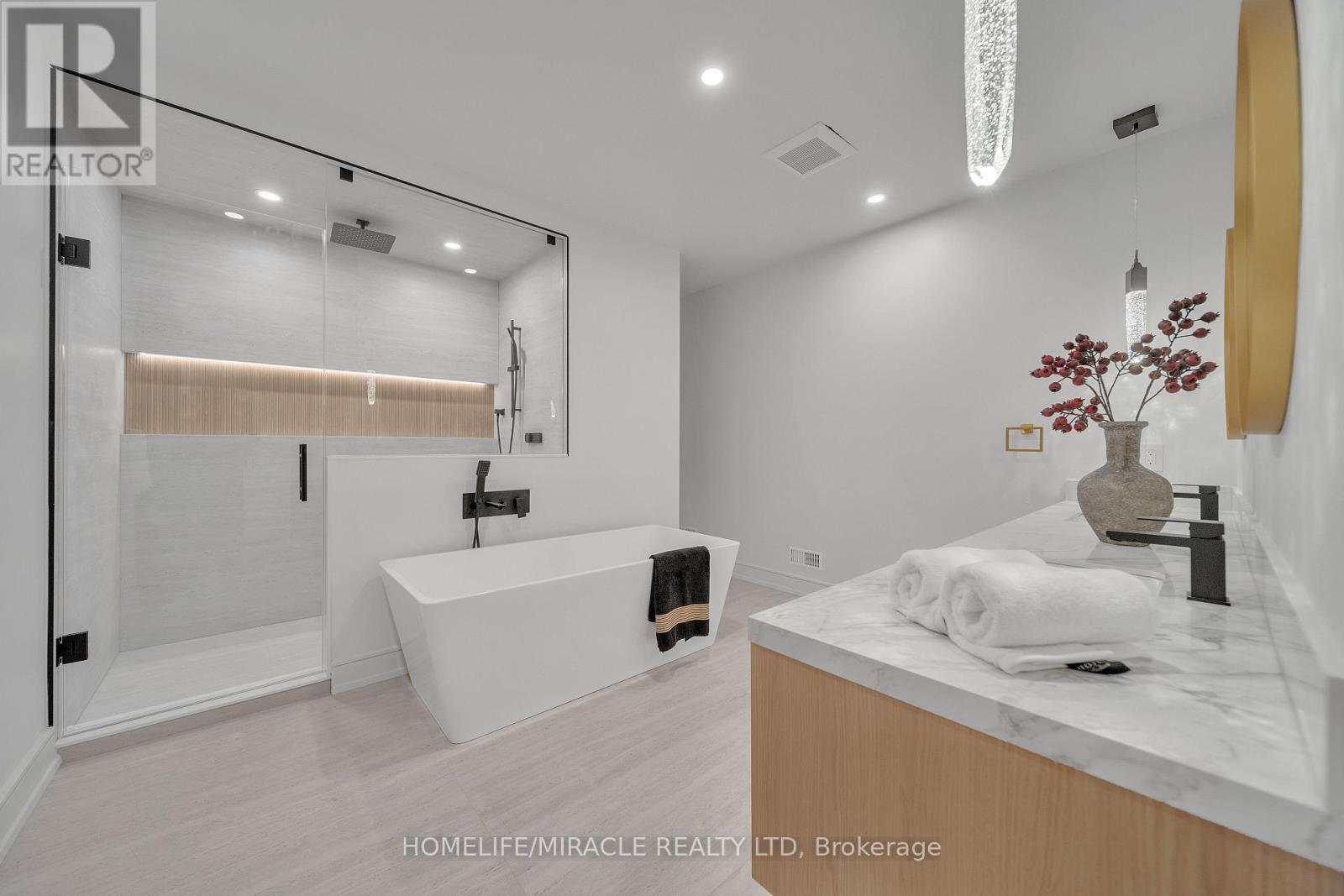 Photo 43 of 853 Tenth Street, Mississauga ON