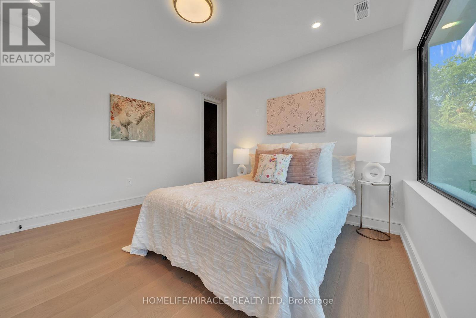 Photo 49 of 853 Tenth Street, Mississauga ON