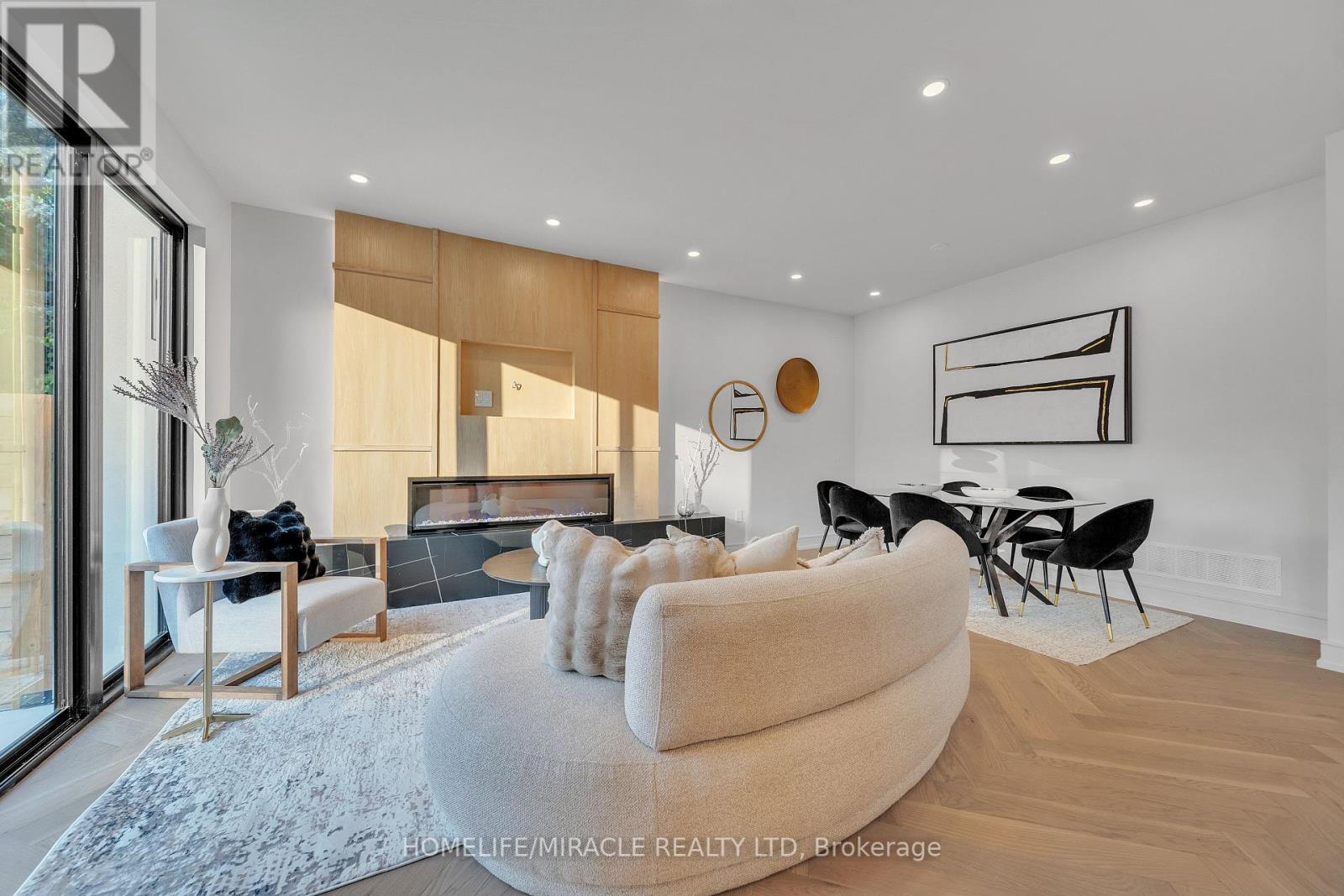 Photo 9 of 853 Tenth Street, Mississauga ON