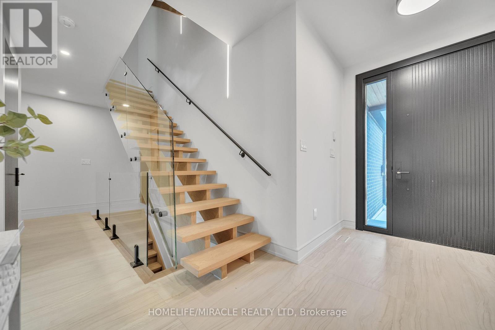Photo 21 of 853 Tenth Street, Mississauga ON
