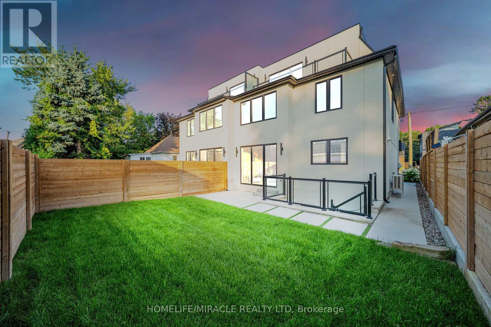Photo 5 of 853 Tenth Street, Mississauga ON