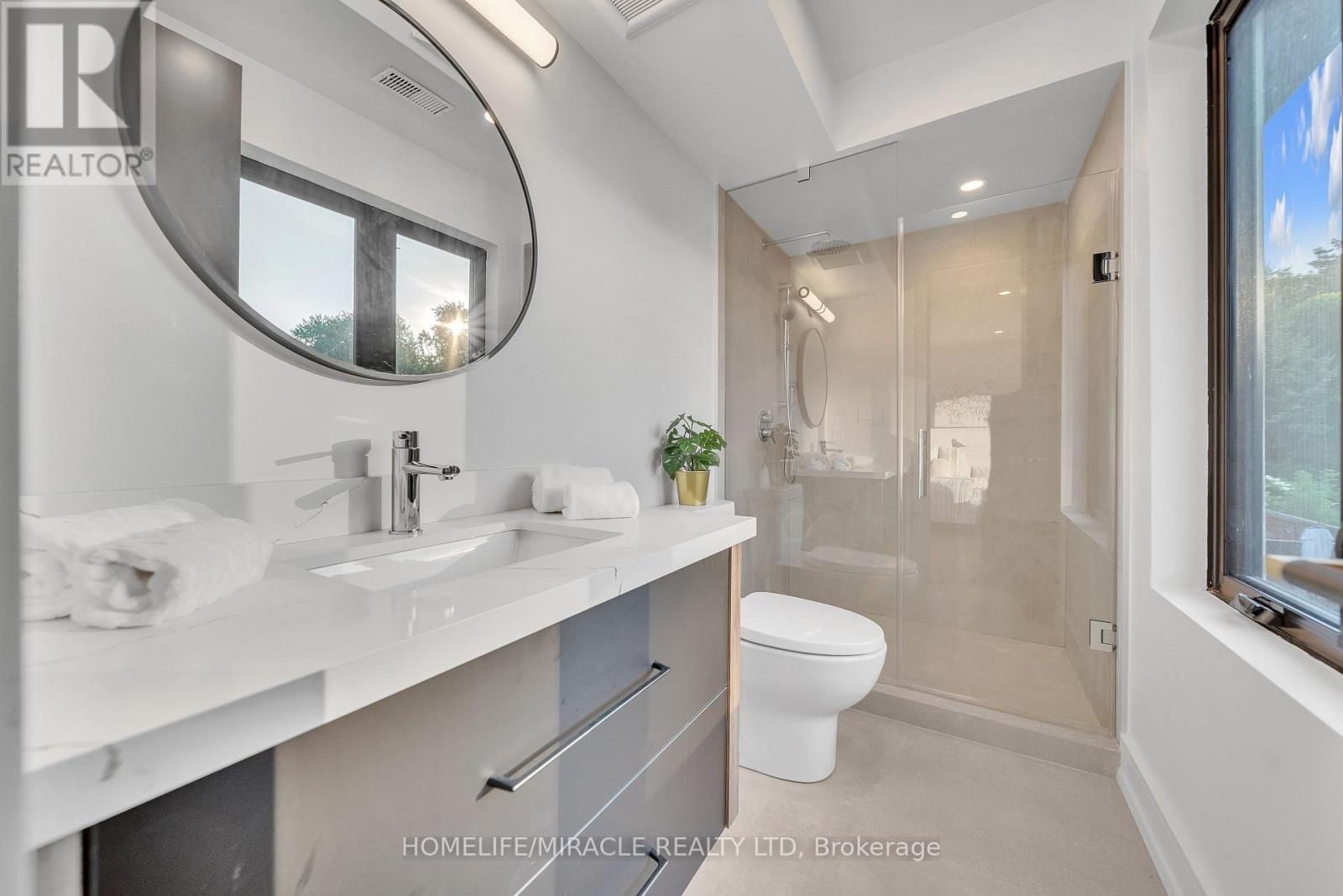 Photo 25 of 853 Tenth Street, Mississauga ON