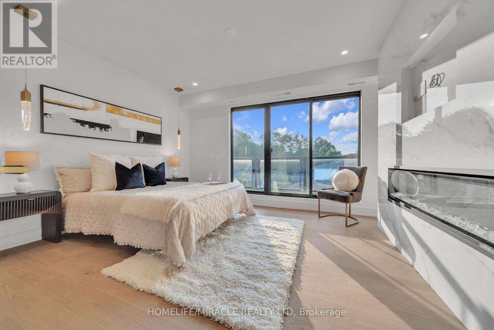 Photo 40 of 853 Tenth Street, Mississauga ON