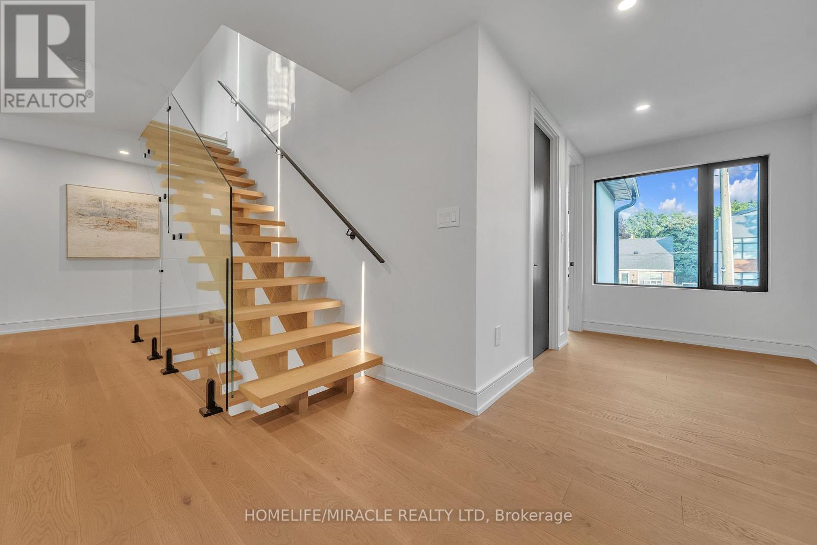 Photo 48 of 853 Tenth Street, Mississauga ON