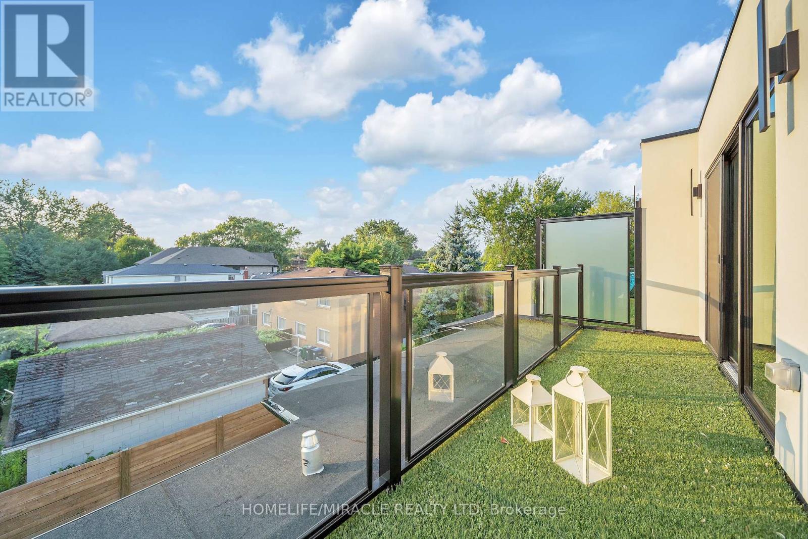 Photo 6 of 853 Tenth Street, Mississauga ON