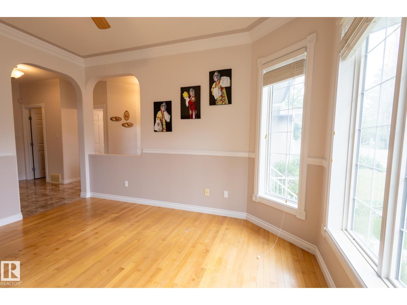 Photo 2 of 10708 76 Av Nw, Edmonton AB