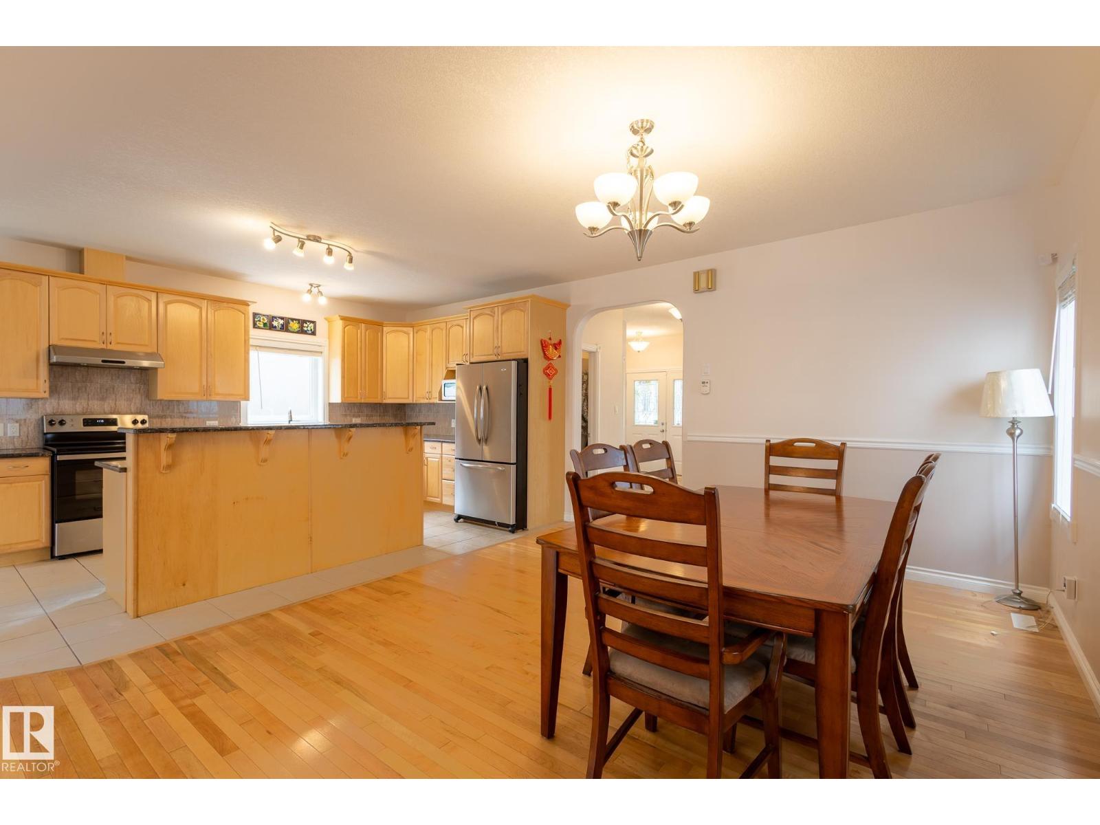 Photo 4 of 10708 76 Av Nw, Edmonton AB