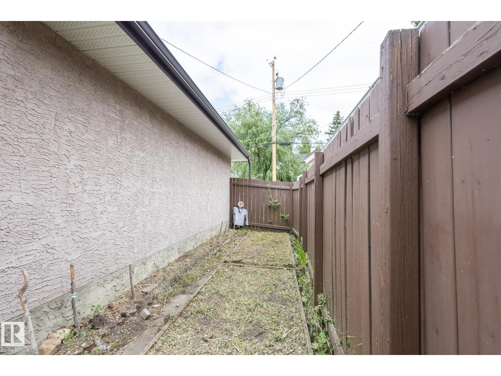 Photo 19 of 10708 76 Av Nw, Edmonton AB