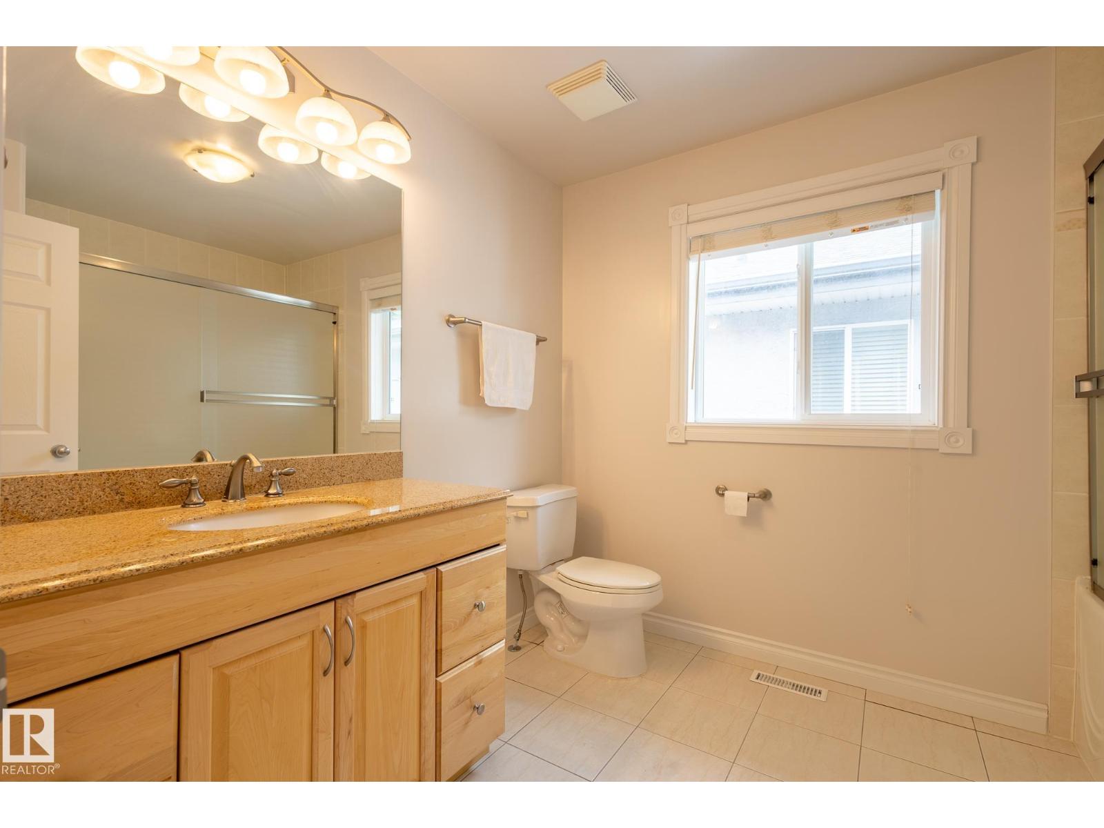 Photo 8 of 10708 76 Av Nw, Edmonton AB