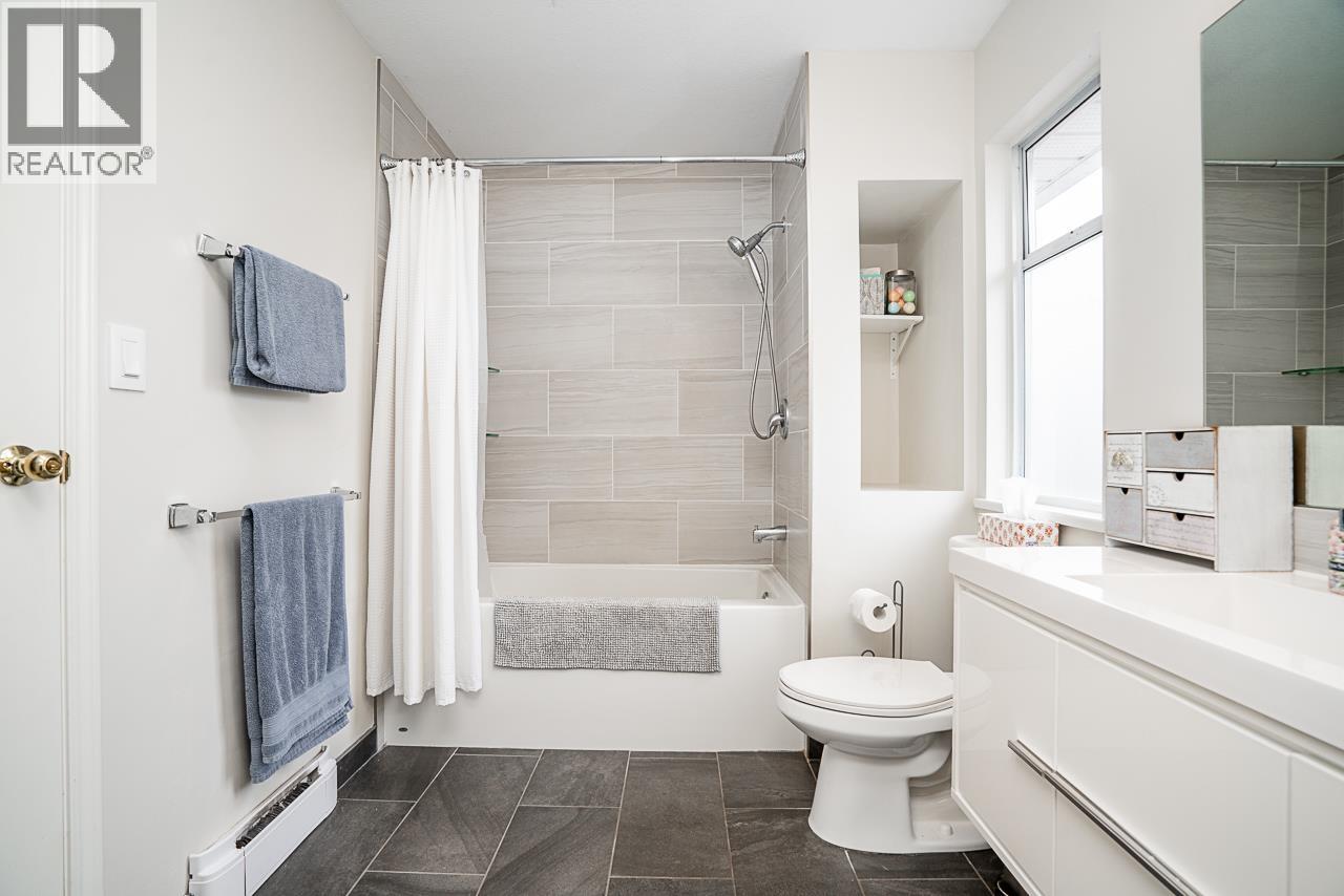 Photo 9 of 11 20699 120 B Avenue, Maple Ridge BC
