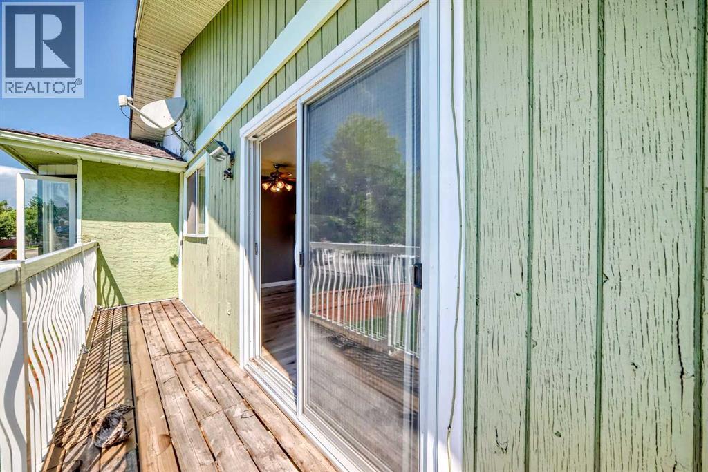 Single Family House Bi-level for Sale in  Berkley Drive NW Beddington Heights Calgary 