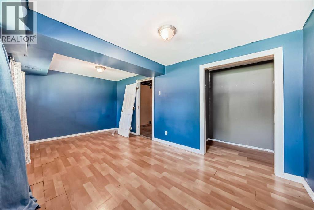 Single Family House Bi-level for Sale in  Berkley Drive NW Beddington Heights Calgary 