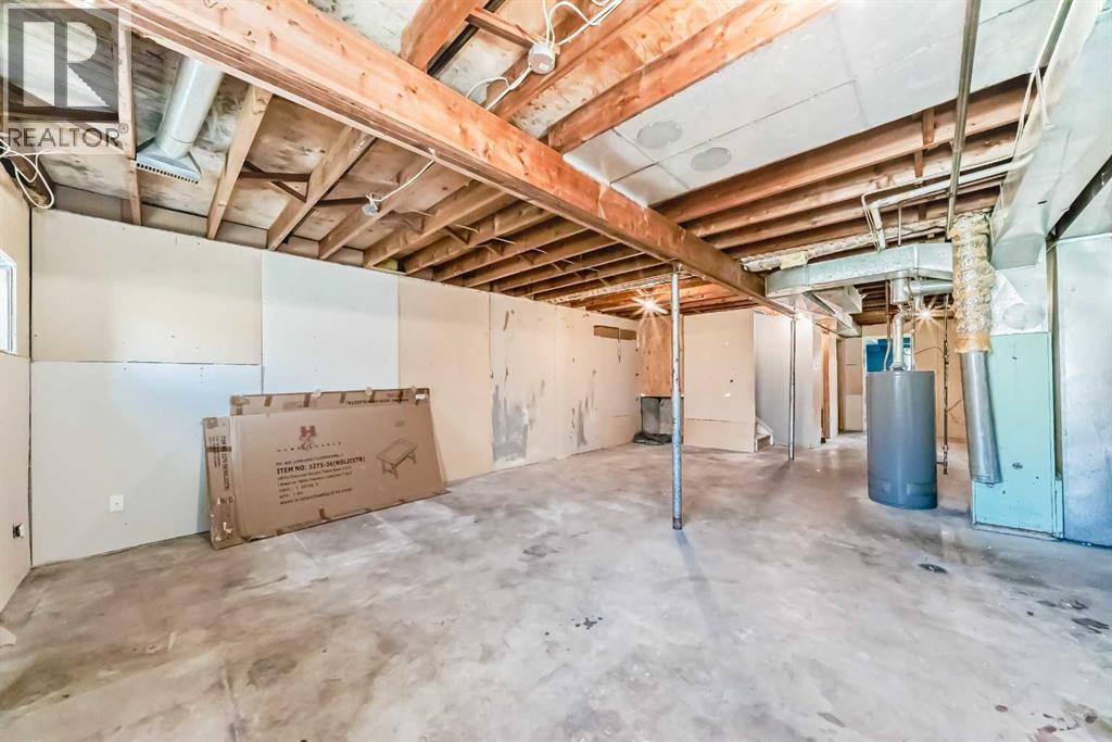 Single Family House Bi-level for Sale in  Berkley Drive NW Beddington Heights Calgary 