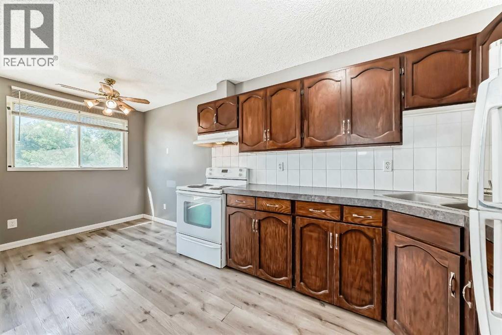Single Family House Bi-level for Sale in  Berkley Drive NW Beddington Heights Calgary 