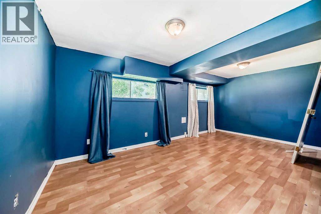 Single Family House Bi-level for Sale in  Berkley Drive NW Beddington Heights Calgary 