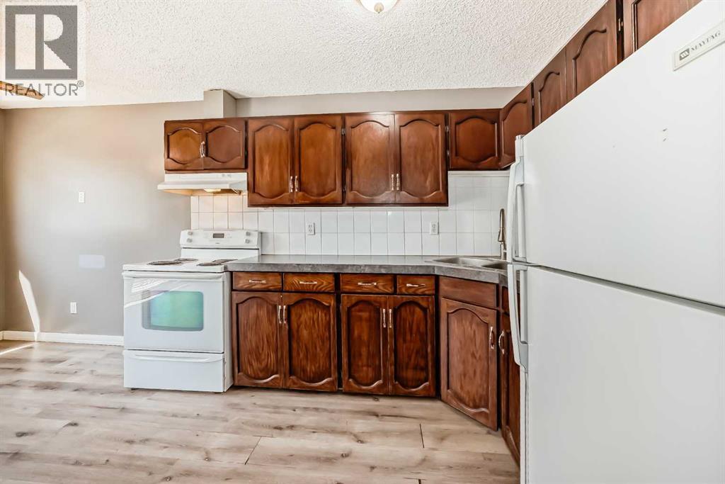 Single Family House Bi-level for Sale in  Berkley Drive NW Beddington Heights Calgary 