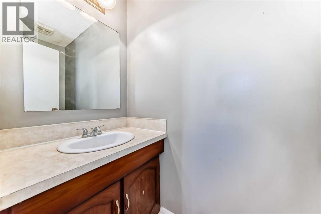 Single Family House Bi-level for Sale in  Berkley Drive NW Beddington Heights Calgary 