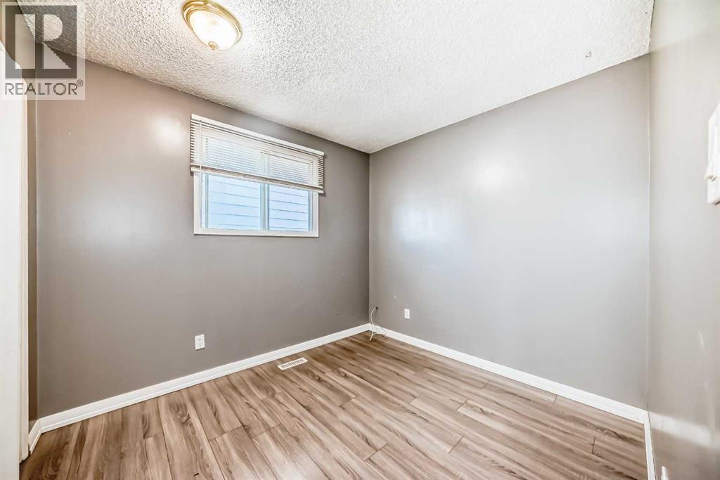 1306 Berkley Drive NW, Calgary, Alberta