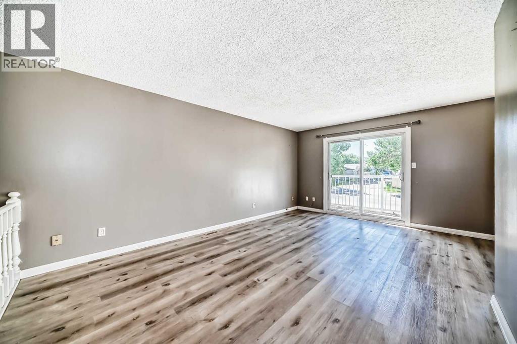 Single Family House Bi-level for Sale in  Berkley Drive NW Beddington Heights Calgary 
