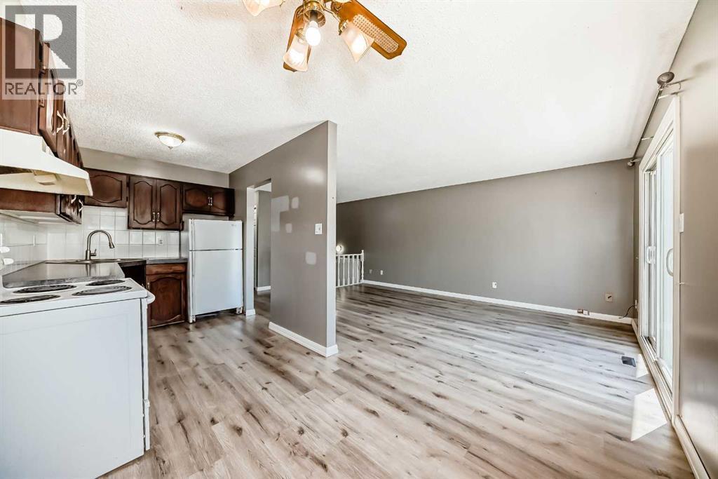 Single Family House Bi-level for Sale in  Berkley Drive NW Beddington Heights Calgary 